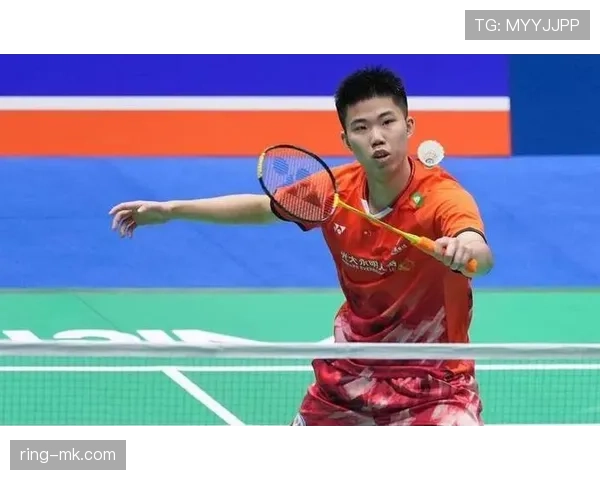 刚刷到翁泓阳的私下片段——赛场冷峻像影帝，摘下护腕居然秒变随手点外卖的大男孩，反差太快乐