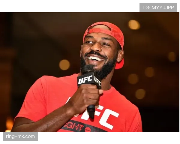 乔恩·琼斯赛场上霸气侧漏，私底下居然这么接地气？