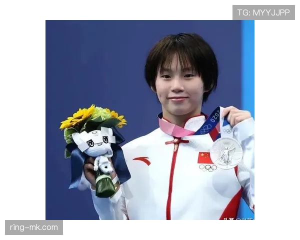 陈芋汐训练完直接去奢侈品店扫货，这反差谁懂啊